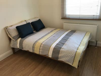Bright Refurbished Double Room Near Westfield Main Photo