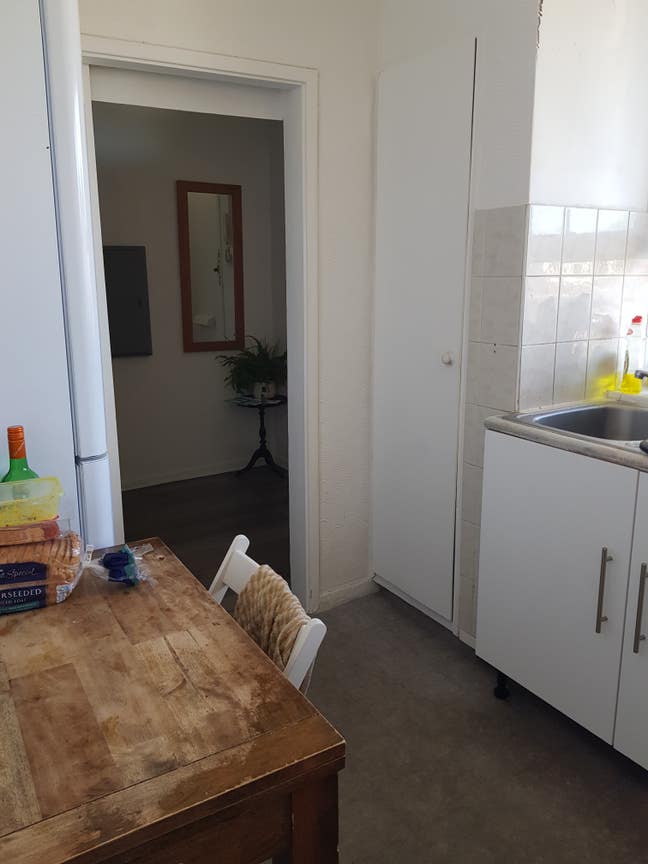 Bright Single in a Friendly Home in Stepney Main Photo