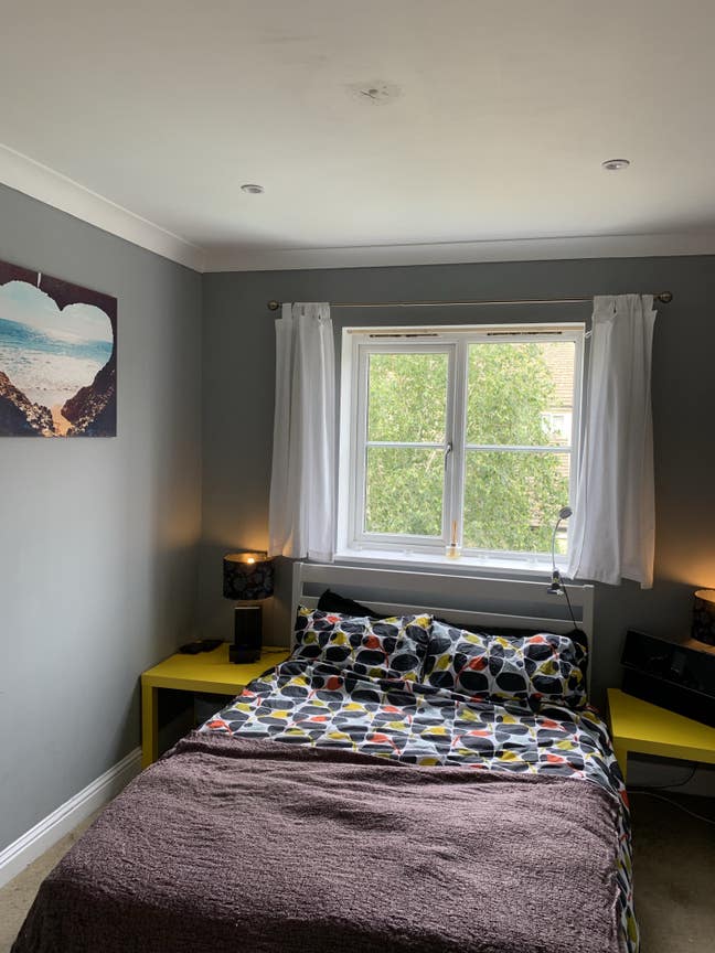 Comfortable & modern double room in Witney Main Photo