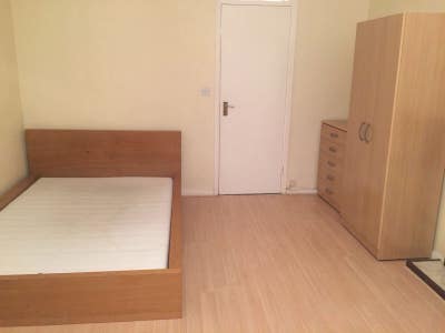 4 Bedroom Town house 2 shower & Toilet Zone 2  Main Photo