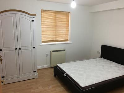 Stunning newly refurbished flat - Last room ! Main Photo