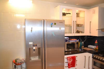 E15 Single Rm with Gym in Modern House Main Photo