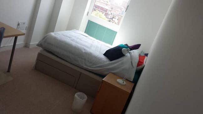 Nine Elms Double Room – 1 Min to Tube Main Photo
