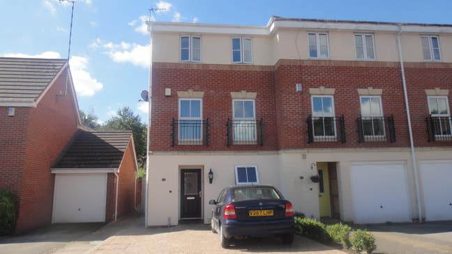Lovely EN-SUITE  Room - With Bath & Shower Main Photo