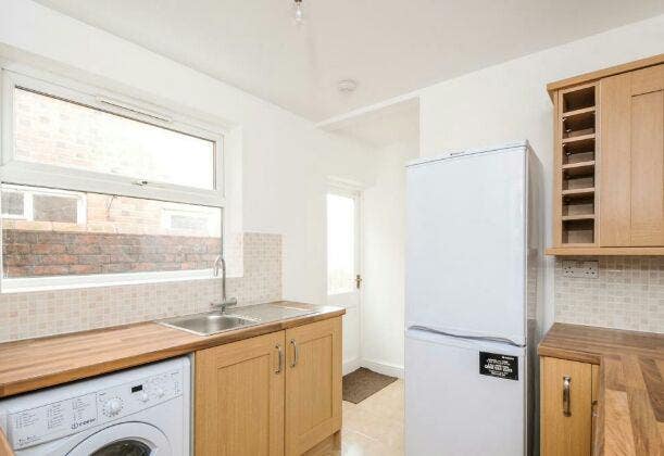 Beautiful spacious double room available now  Main Photo