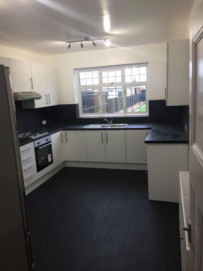 2Large single rooms for rent in Kenton Harrow Main Photo