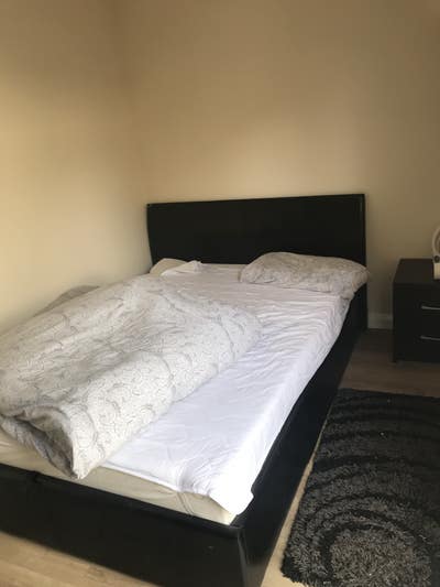 Spacious double bedroom in Hounslow Central Main Photo