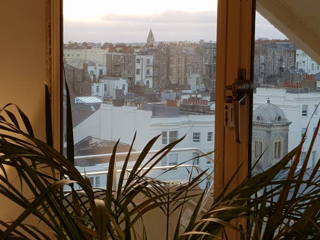 Single Room in Seafront Apartment Main Photo