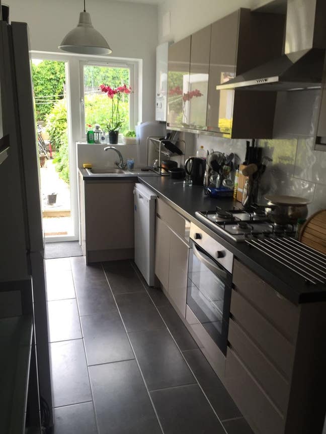 Cozy, well-kept single room, available now Main Photo