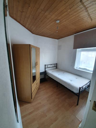 Single Bedroom to rent Main Photo