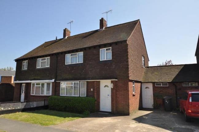 Double room in a lovely house share Main Photo