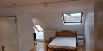 Hendon Central-4 bed, 3 bathroom House Main Photo
