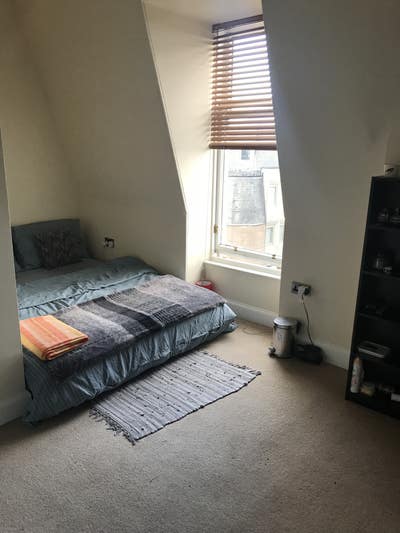 Spacious double room to let in city centre Main Photo