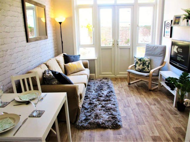 Amazing new house near town centre  Main Photo