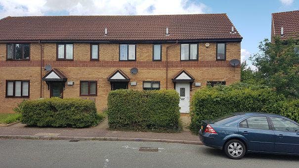 Small Double Room To Let Main Photo