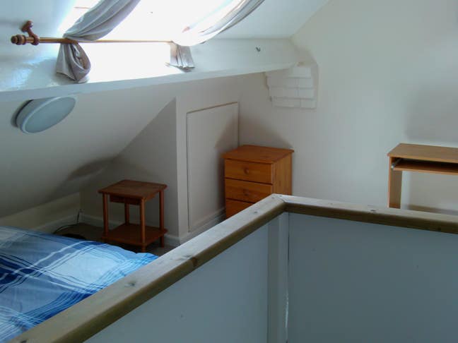 Spacious Attic Room Close to Town/Leonardo's  Main Photo