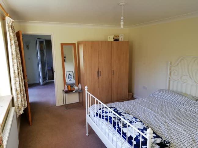 1-2 bed fully-furnished flat Main Photo