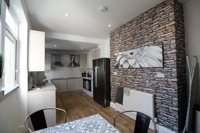 Stylish Ensuite Room in Town Centre  Main Photo