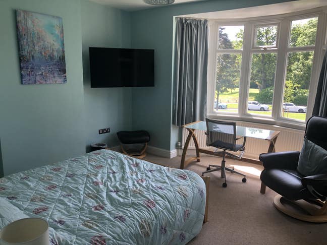 Large Double Room – Harborne – Professional House Main Photo