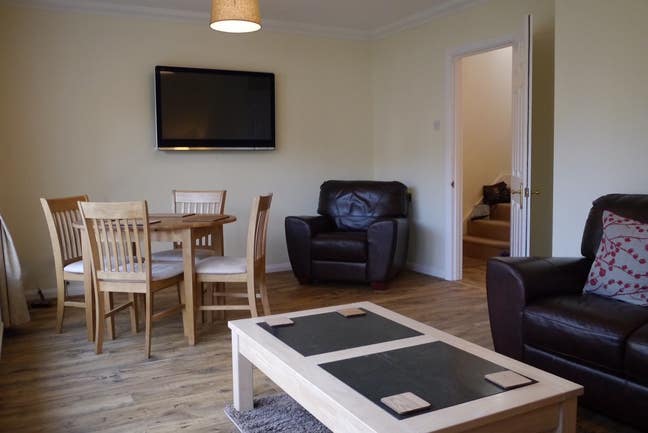 Professional House share in quite location Main Photo