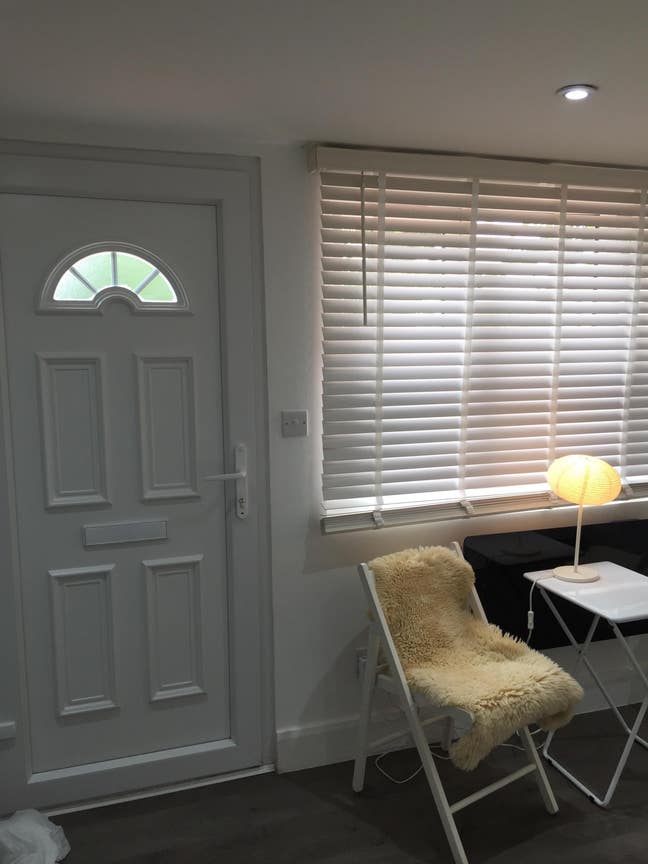 Self-contained detached studio flat in High Barnet Main Photo