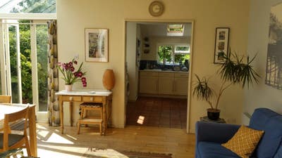 Lovely room in bright, spacious, quiet house Main Photo