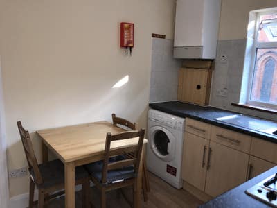 Spacious  Large Studio Flat in Peckham Rye Zone 2  Main Photo