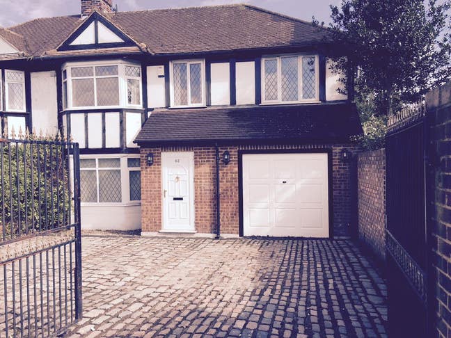 1st Floor Single Room available in Kingston Vale Main Photo