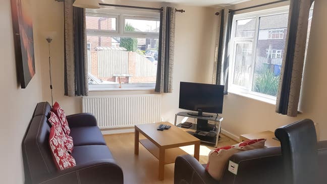 Large  Ensuite👨‍⚕️ Hospital👩‍⚕️ 5 Mins Away Main Photo