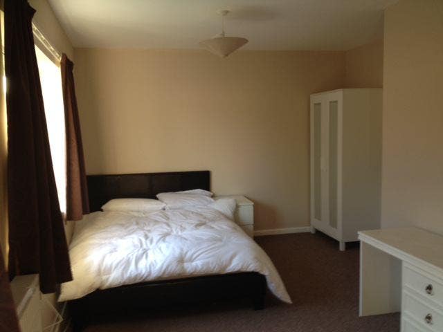 Large double room to rent Main Photo
