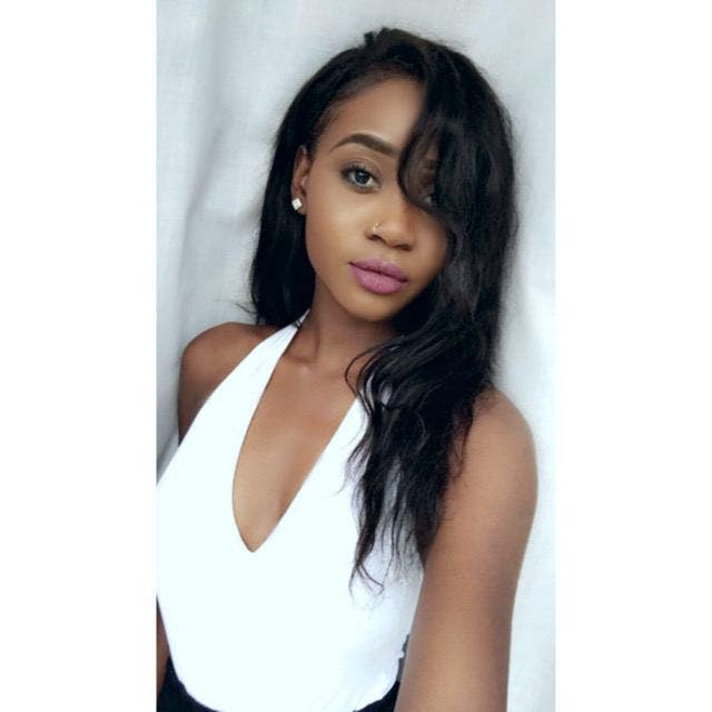 Professional female seeking double room Main Photo