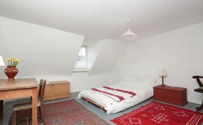 Lovely double room with workspace Main Photo