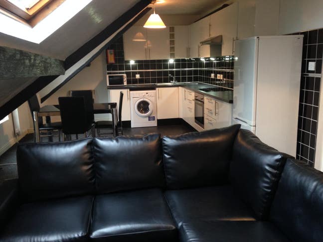 Lovely spacious open plan one bedroom attic flat Main Photo