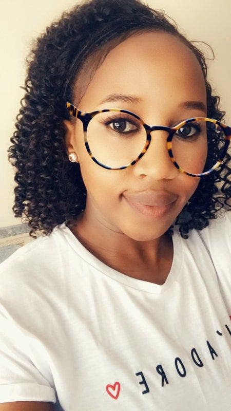 I am a professional female looking for a doub... Main Photo