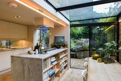 Georgian Garden Apartment, Zone 1 — Weekdays Only Main Photo