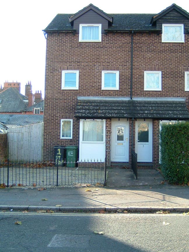 September 2026 Student house with private parking Main Photo