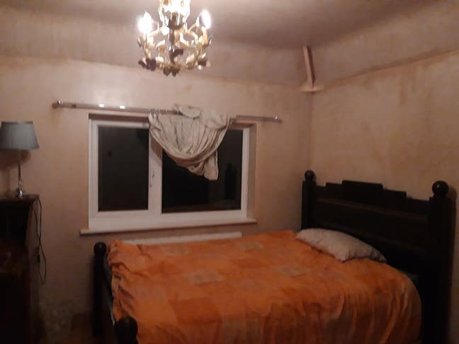 A double room in a sharing house.bills included  Main Photo