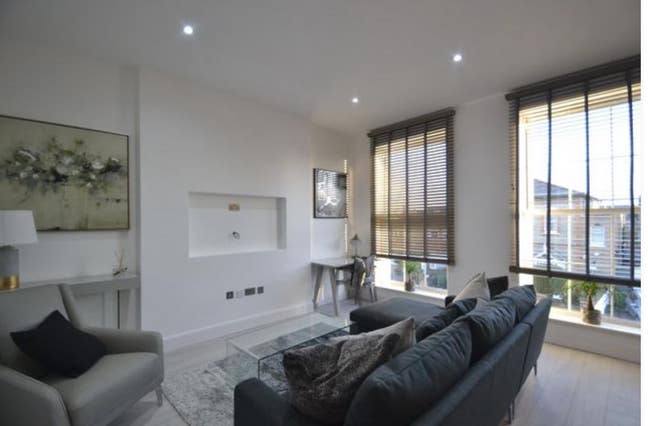 Interior designed high spec bright 2 Bed Apartment Main Photo