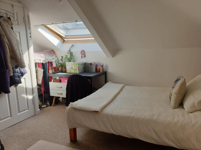 Self Contained Bedsit  Main Photo