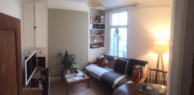 Nice double room 5mins walk from high street Main Photo