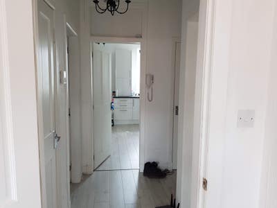 Spacious double bedroom close to Kelvin Walkway Main Photo