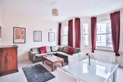 Large reception, 1-bed flat next to Oval tube Main Photo