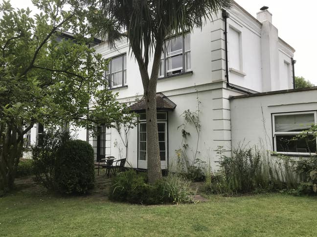 Secluded, gated, town centre location Main Photo