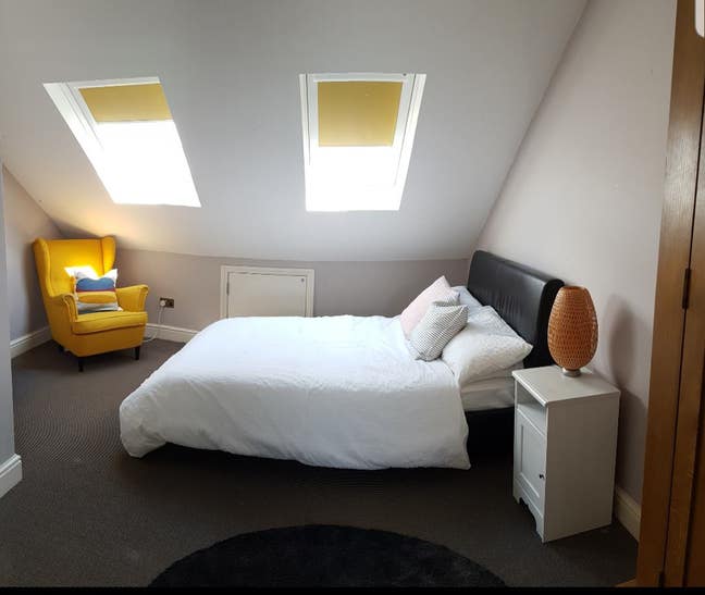 Large loft room with double en-suite Main Photo