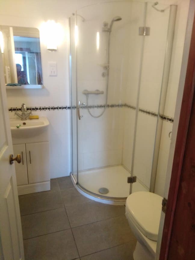 Two rooms-v convenient  for Longleat/Centrerparcs Main Photo