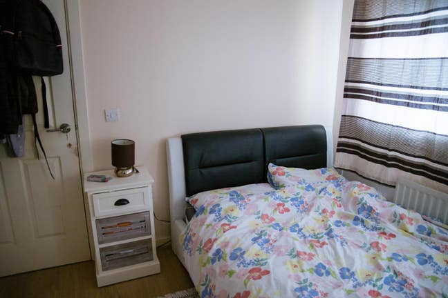  £690/month  -  double  room  in Fulham. Women preferred.
 Main Photo