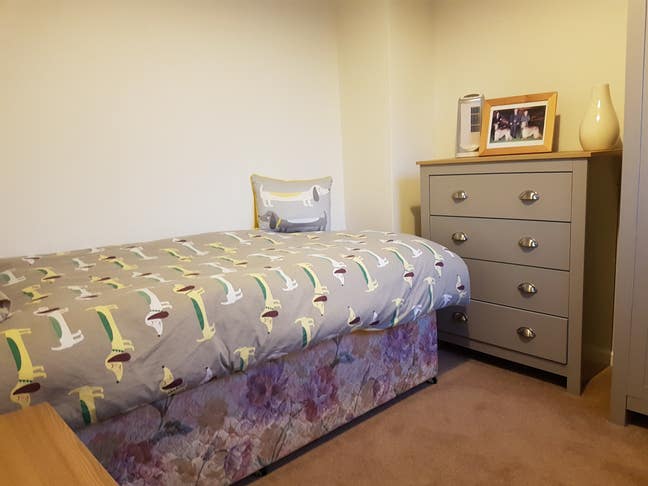 Room to Rent in quiet cul-de-sac location. Main Photo