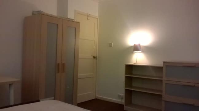 5 mins walk to city+uni.  Main Photo