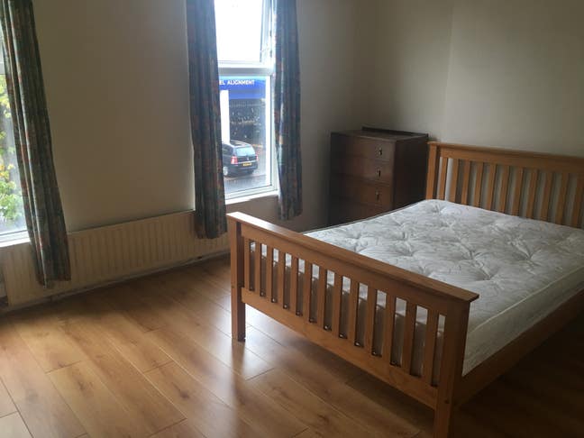 Luxury Large Rooms Main Photo