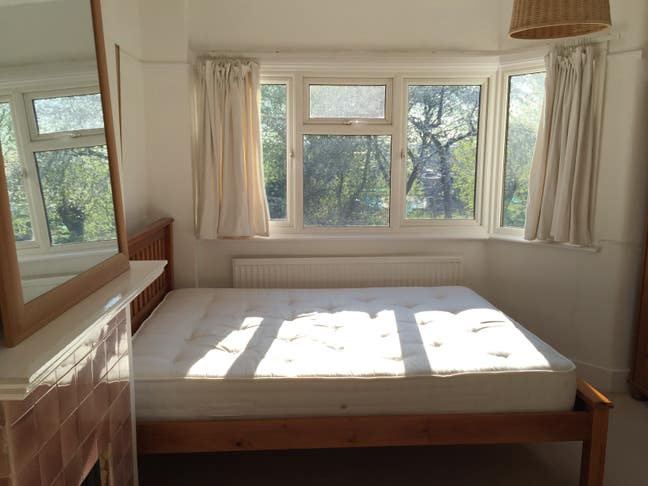 Bright ,decorated big double room, Lea Bridge Main Photo